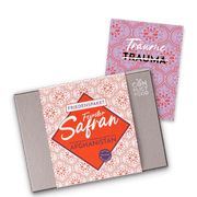 Conflictfood Paket Safran aus Afghanistan. Mit Karte mit der Aufschrift Träume (statt Trauma) auf klassischem Conflictfood-Muster